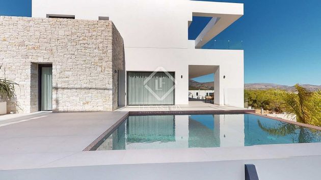 Foto 1 de Chalet en venta en Polop de 3 habitaciones con terraza y piscina