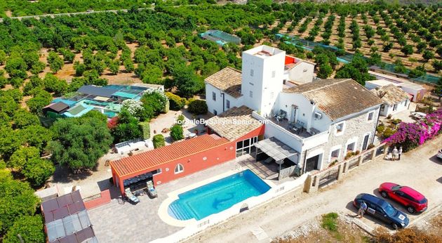 Foto 1 de Chalet en venta en Oliva pueblo de 5 habitaciones con terraza y piscina