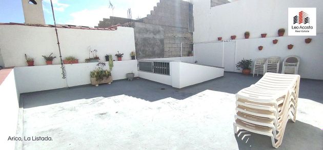 Foto 2 de Casa en venta en Arico de 3 habitaciones con terraza y piscina