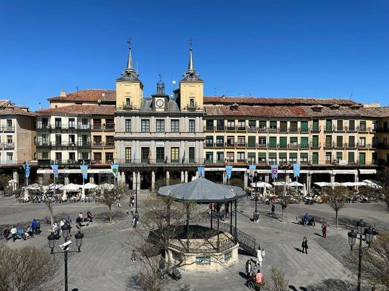 Foto 2 de Pis en venda a Plaza Mayor - San Agustín de 7 habitacions amb balcó i aire acondicionat