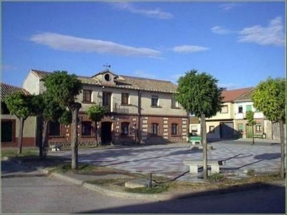 Foto 1 de Casa rural en venda a Santa María la Real de Nieva de 3 habitacions amb garatge i jardí