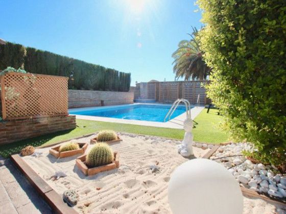 Foto 2 de Casa en venta en El Pinillo de 6 habitaciones con terraza y piscina