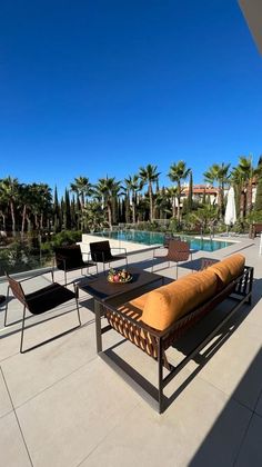 Foto 1 de Chalet en venta en Zona el Higuerón de 4 habitaciones con terraza y piscina