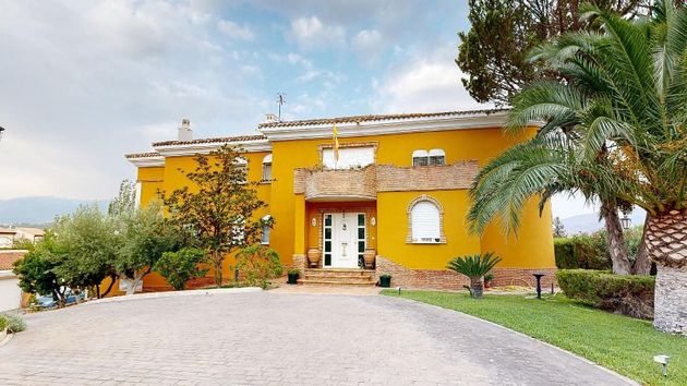 Foto 2 de Casa en venta en Guardia de Jaén (La) de 7 habitaciones con piscina y garaje