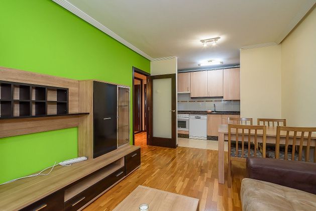 Foto 2 de Piso en venta en Parroquias de Oviedo de 2 habitaciones con garaje y ascensor