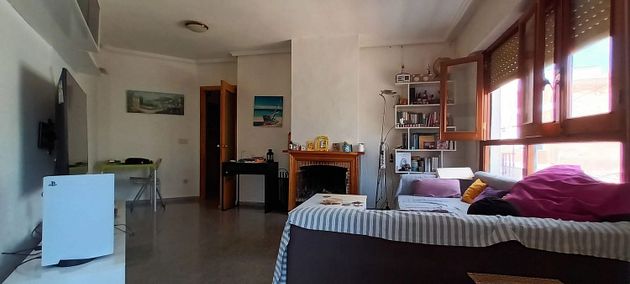Foto 2 de Piso en venta en Dolores de 3 habitaciones con balcón y aire acondicionado