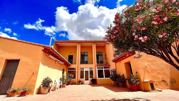 Foto 1 de Casa en venda a Nava del Rey de 6 habitacions amb piscina i garatge