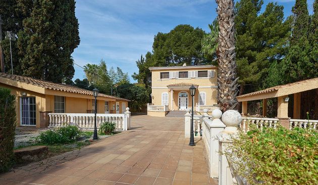 Foto 1 de Casa en venda a Madrigal de 10 habitacions amb terrassa i piscina