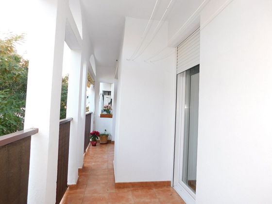 Foto 2 de Venta de piso en Los Jardines de Marbella - La Ermita de 3 habitaciones con terraza y ascensor