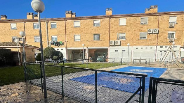 Foto 1 de Casa en venda a Pinseque de 3 habitacions amb piscina i garatge