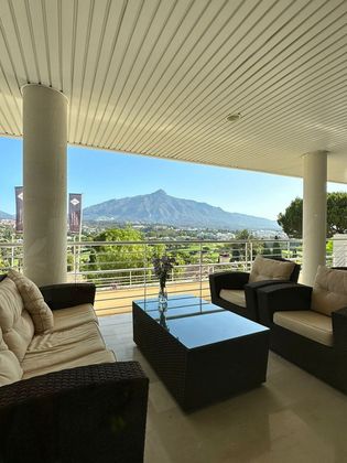 Foto 1 de Alquiler de piso en Los Naranjos - Las Brisas de 3 habitaciones con terraza y piscina