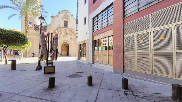 Foto 2 de Alquiler de piso en Centro - Murcia de 4 habitaciones con muebles y aire acondicionado