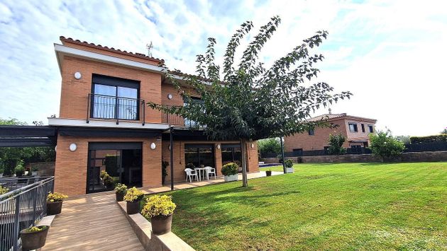 Foto 1 de Casa en venda a Cabrera de Mar de 5 habitacions amb piscina i jardí