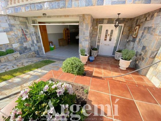 Foto 2 de Casa adossada en venda a Palau-solità i Plegamans de 4 habitacions amb terrassa i jardí