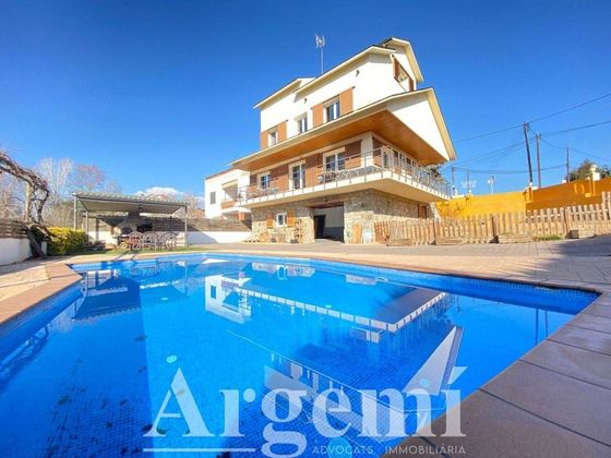 Foto 1 de Chalet en venta en Palau-solità i Plegamans de 4 habitaciones con terraza y piscina