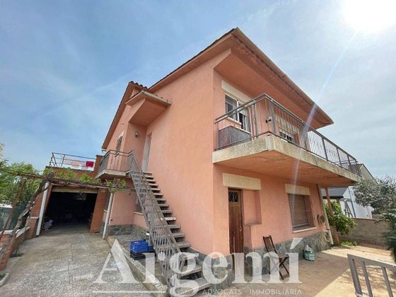 Foto 2 de Chalet en venta en Palau-solità i Plegamans de 3 habitaciones con terraza y piscina