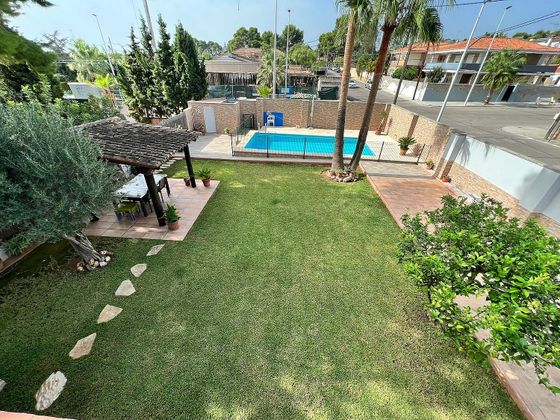 Foto 1 de Xalet en venda a Riba-roja de Túria de 3 habitacions amb terrassa i piscina