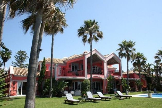 Foto 2 de Xalet en venda a Paraíso - Atalaya- Benamara de 7 habitacions amb terrassa i piscina