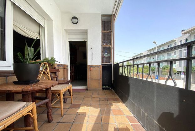Foto 1 de Casa adossada en venda a Semicentre de 3 habitacions amb terrassa i garatge