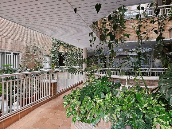Foto 2 de Piso en venta en calle Pais Vasco de 4 habitaciones con terraza y jardín