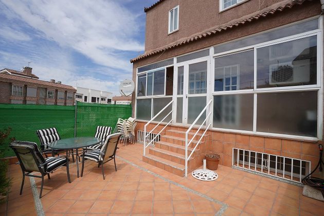 Foto 2 de Casa adosada en venta en Villanueva de la Cañada de 5 habitaciones con terraza y garaje