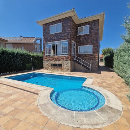 Foto 2 de Casa en alquiler en Villanueva de la Cañada de 8 habitaciones con piscina y jardín