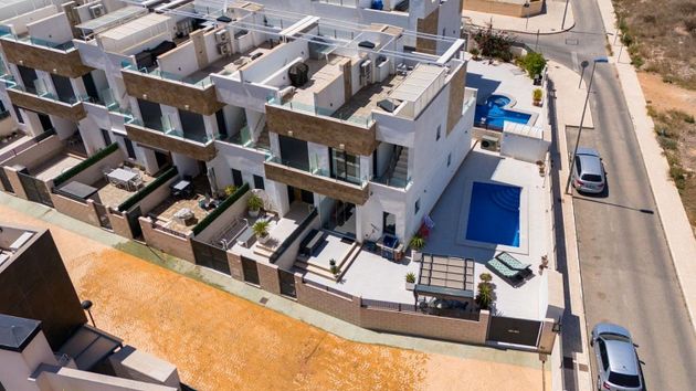 Foto 1 de Venta de dúplex en calle Nuez Moscada de 3 habitaciones con terraza y piscina