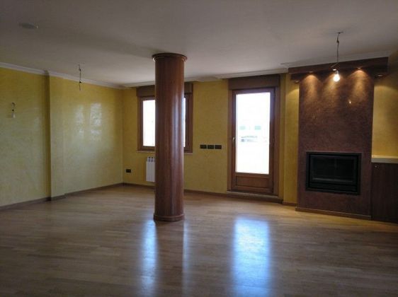 Foto 2 de Àtic en venda a Villares de la Reina de 4 habitacions amb terrassa i calefacció