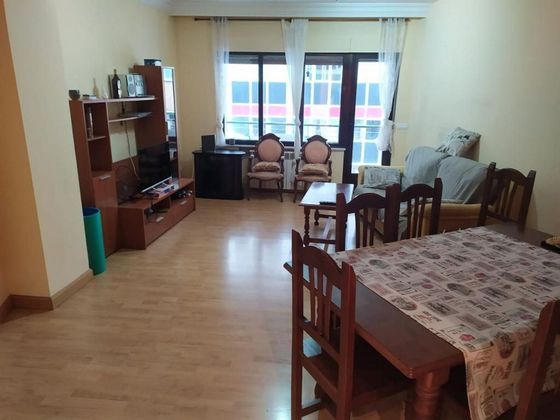 Foto 1 de Pis en lloguer a Salesas - Labradores de 5 habitacions amb mobles i balcó