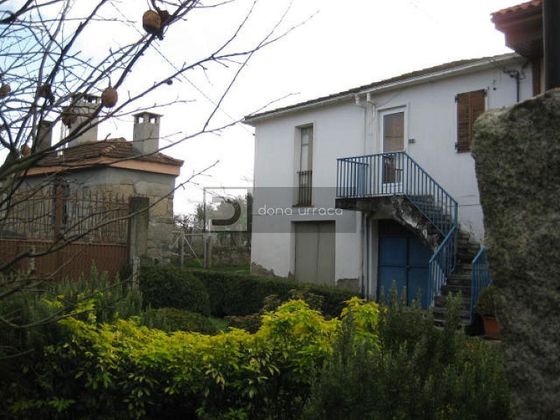 Foto 1 de Chalet en venta en Pereiro de Aguiar (O) de 3 habitaciones con jardín y balcón