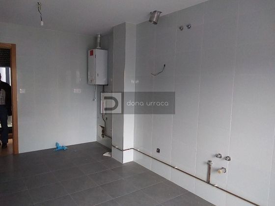 Foto 2 de Venta de piso en Monforte de Lemos de 3 habitaciones con garaje y calefacción