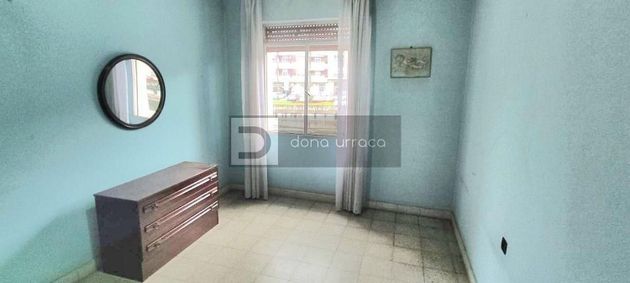 Foto 2 de Piso en venta en Vistahermosa de 4 habitaciones con balcón y calefacción