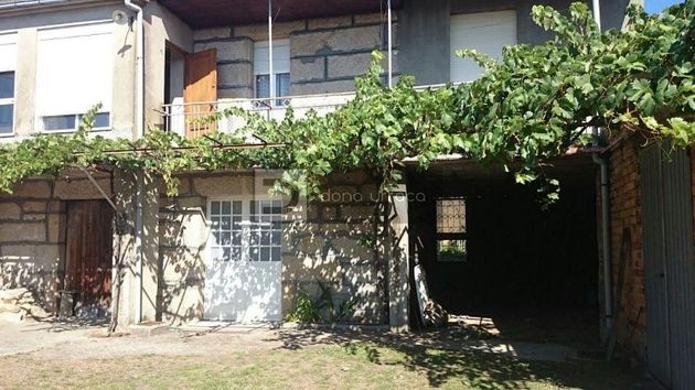 Foto 2 de Chalet en venta en Amoeiro de 4 habitaciones con terraza y garaje