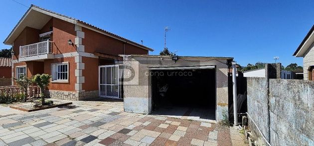 Foto 1 de Venta de chalet en Tomiño de 5 habitaciones con terraza y garaje
