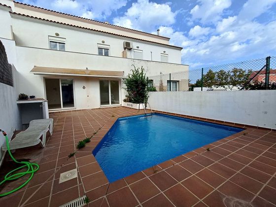 Foto 2 de Casa en venda a Maó de 5 habitacions amb terrassa i piscina