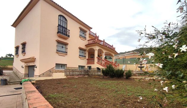 Foto 1 de Chalet en venta en calle Cerro Cuéllar de 6 habitaciones con terraza y jardín