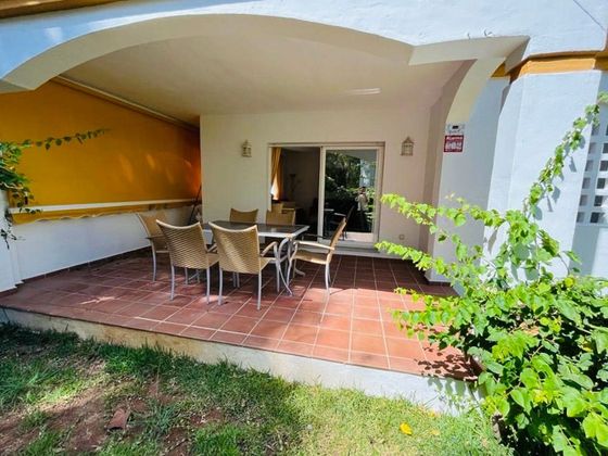 Foto 1 de Pis en venda a Nueva Andalucía centro de 3 habitacions amb terrassa i piscina