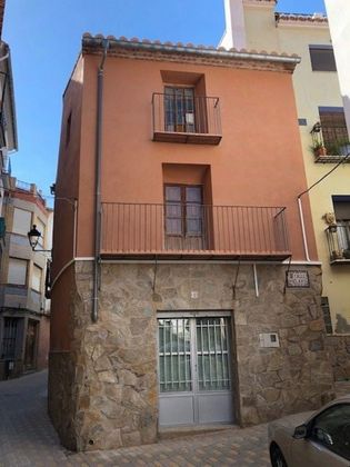 Foto 1 de Casa en venda a calle Pelayo de 4 habitacions amb balcó