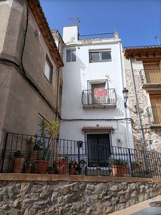 Foto 1 de Casa en venta en calle Calvario de 5 habitaciones con terraza y balcón