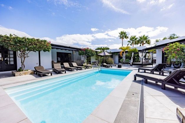 Foto 1 de Casa en venda a Puerto del Carmen de 7 habitacions amb piscina
