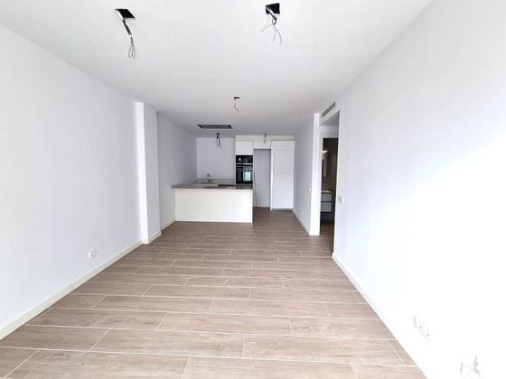 Foto 2 de Venta de piso en Eixample Sud – Migdia de 3 habitaciones con terraza y calefacción