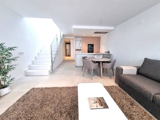 Foto 2 de Casa adossada en venda a Eixample Sud – Migdia de 4 habitacions amb terrassa i garatge