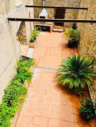 Foto 2 de Venta de casa rural en Camós de 5 habitaciones con terraza y jardín