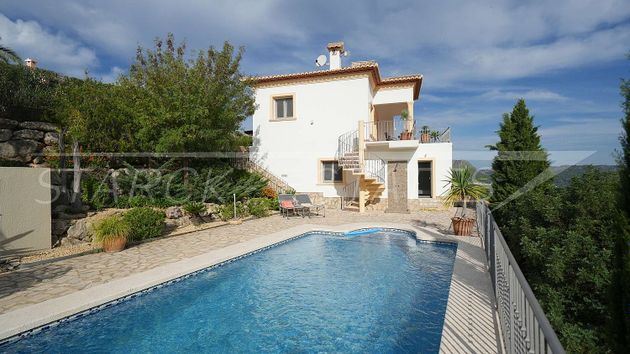 Foto 1 de Casa en venta en Orba de 3 habitaciones con terraza y piscina