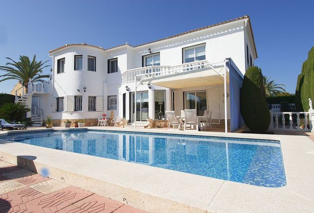 Foto 2 de Chalet en venta en Poblets (els) de 4 habitaciones con terraza y piscina
