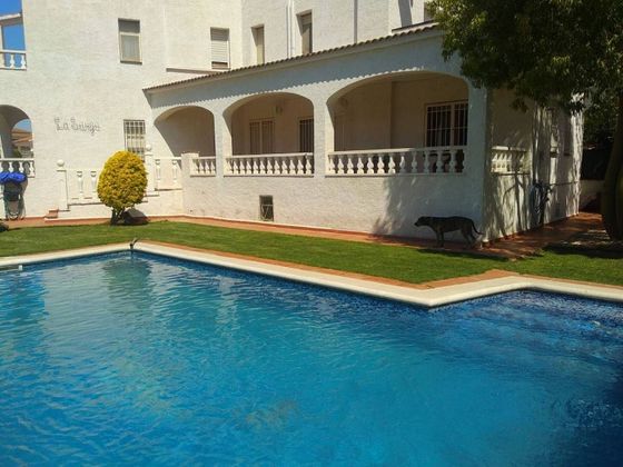 Foto 2 de Casa en venta en Cunit Diagonal de 5 habitaciones con terraza y piscina