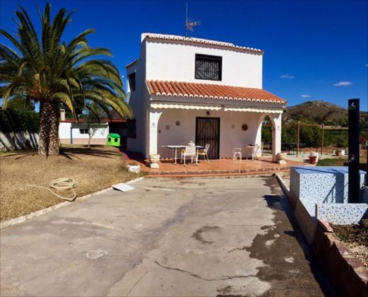 Foto 1 de Chalet en venta en Riba-roja de Túria de 3 habitaciones con piscina y jardín