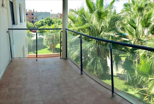 Foto 2 de Piso en venta en Riba-roja de Túria de 3 habitaciones con piscina y garaje