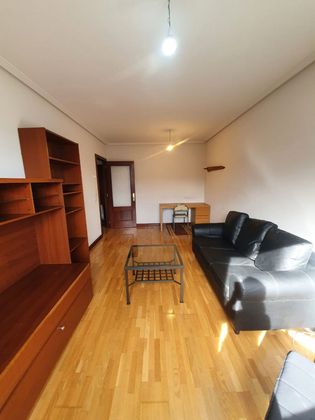 Foto 1 de Alquiler de piso en Huca - Prados de 2 habitaciones con terraza y garaje