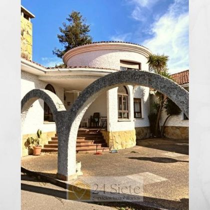 Foto 2 de Xalet en venda a Lugones de 6 habitacions amb terrassa i garatge